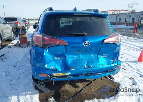 2018 Toyota Rav4 Hybrid Xle z USA, uszkodzony, nr VIN JTMRJREV6JD234036